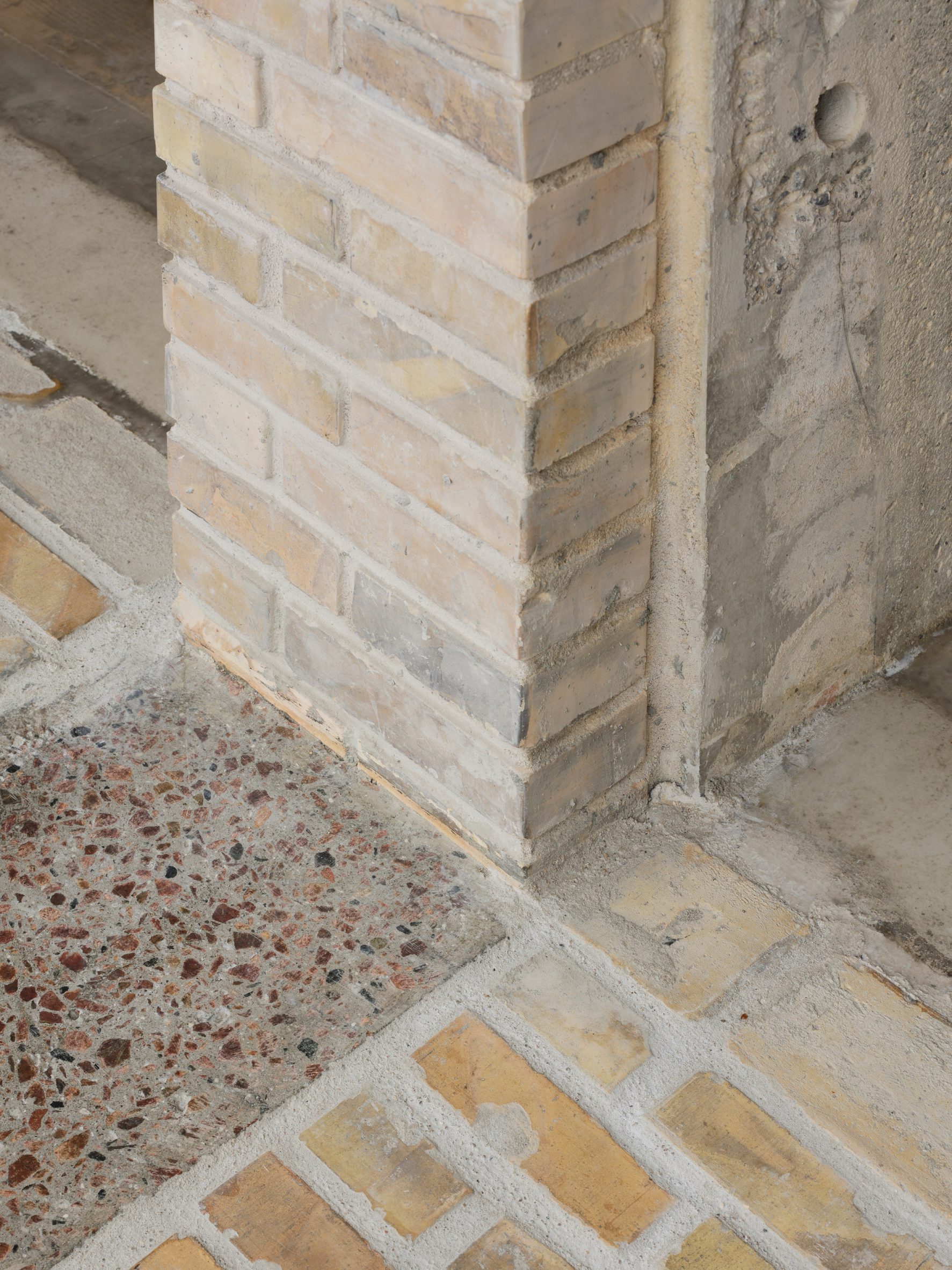 Yellow-brick details